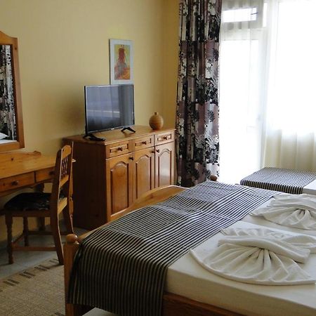 פומורי Stemak Hotel מראה חיצוני תמונה