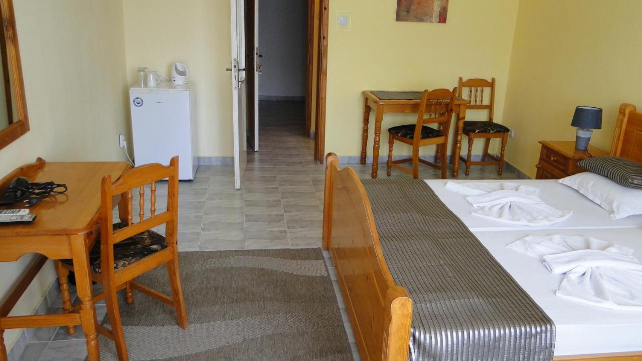 פומורי Stemak Hotel מראה חיצוני תמונה