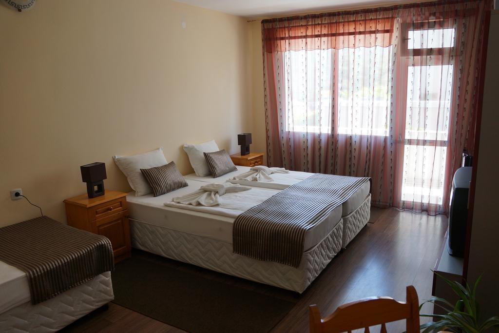 פומורי Stemak Hotel מראה חיצוני תמונה