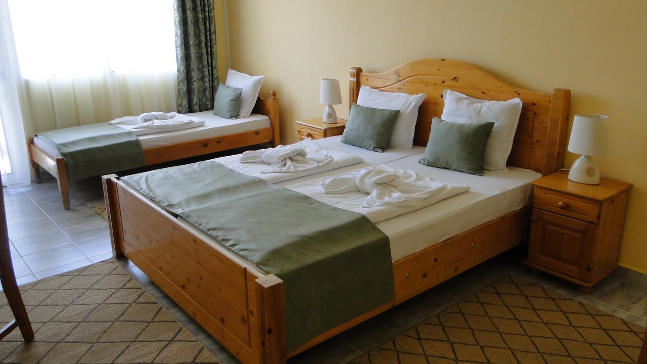 פומורי Stemak Hotel מראה חיצוני תמונה